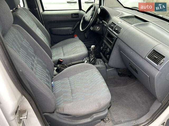 Белый Форд Турнео Коннект, объемом двигателя 1.8 л и пробегом 300 тыс. км за 5000 $, фото 2 на Automoto.ua