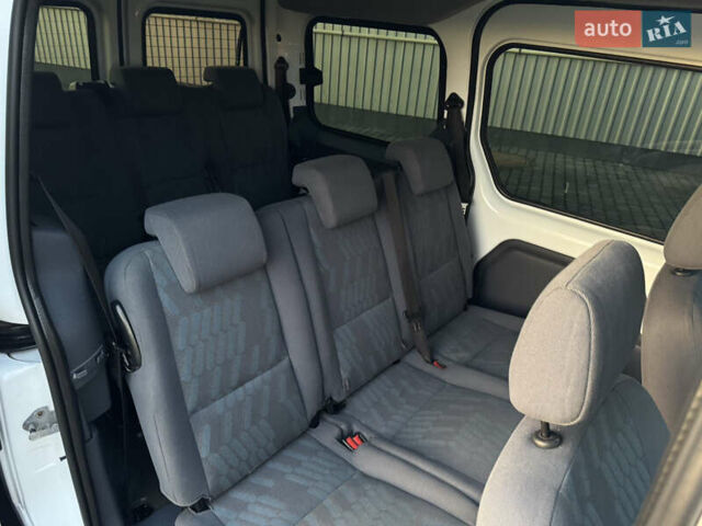 Белый Форд Турнео Коннект, объемом двигателя 1.8 л и пробегом 216 тыс. км за 6700 $, фото 13 на Automoto.ua