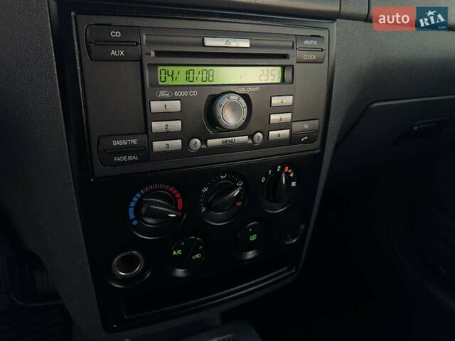 Белый Форд Турнео Коннект, объемом двигателя 1.8 л и пробегом 216 тыс. км за 6700 $, фото 21 на Automoto.ua