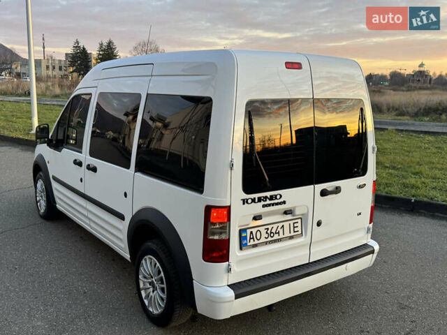 Белый Форд Турнео Коннект, объемом двигателя 1.8 л и пробегом 216 тыс. км за 6700 $, фото 9 на Automoto.ua