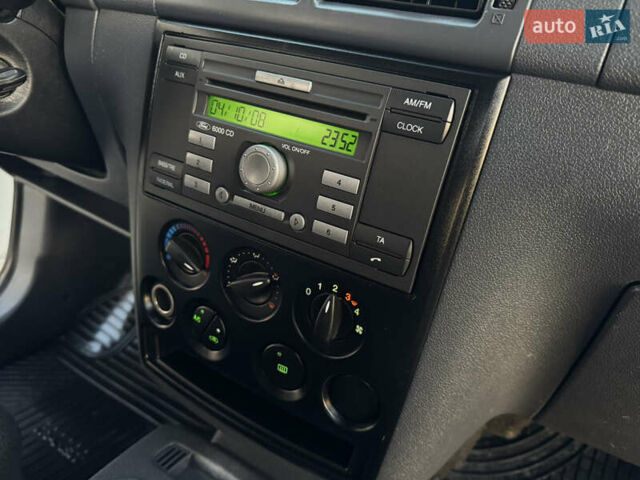 Белый Форд Турнео Коннект, объемом двигателя 1.8 л и пробегом 216 тыс. км за 6700 $, фото 25 на Automoto.ua