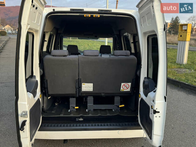 Белый Форд Турнео Коннект, объемом двигателя 1.8 л и пробегом 216 тыс. км за 6700 $, фото 10 на Automoto.ua