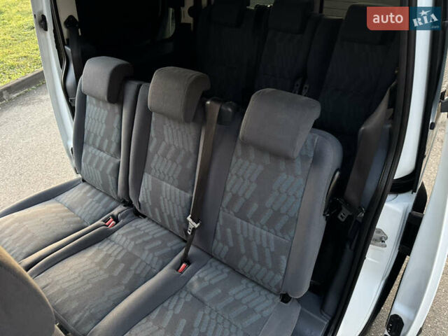 Белый Форд Турнео Коннект, объемом двигателя 1.8 л и пробегом 216 тыс. км за 6700 $, фото 16 на Automoto.ua