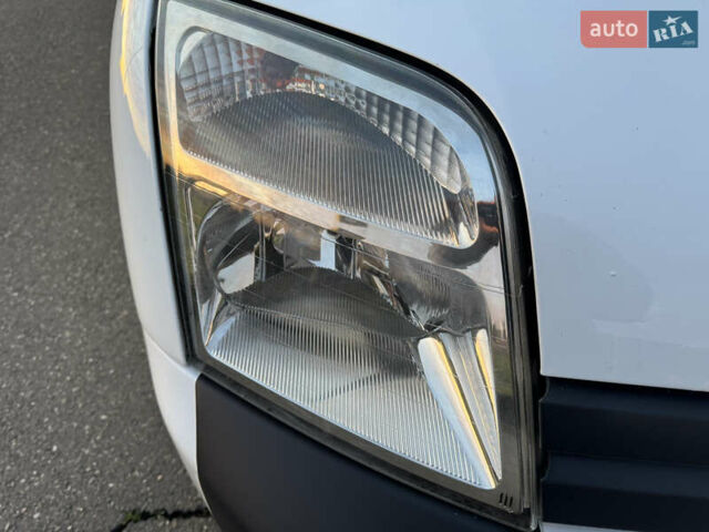 Белый Форд Турнео Коннект, объемом двигателя 1.8 л и пробегом 216 тыс. км за 6700 $, фото 27 на Automoto.ua