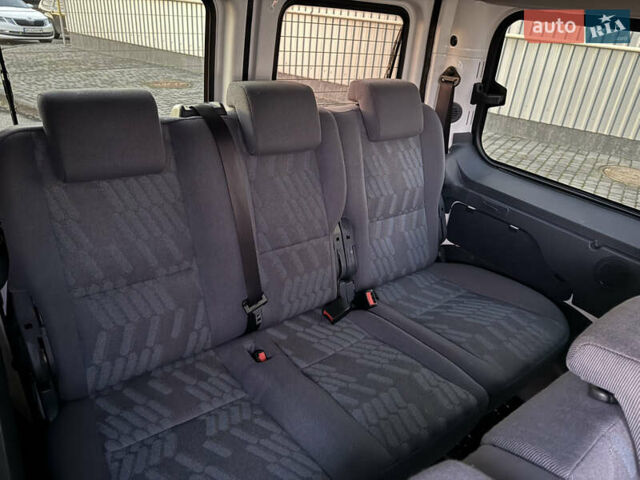 Белый Форд Турнео Коннект, объемом двигателя 1.8 л и пробегом 216 тыс. км за 6700 $, фото 14 на Automoto.ua