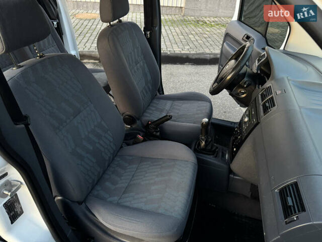 Белый Форд Турнео Коннект, объемом двигателя 1.8 л и пробегом 216 тыс. км за 6700 $, фото 24 на Automoto.ua