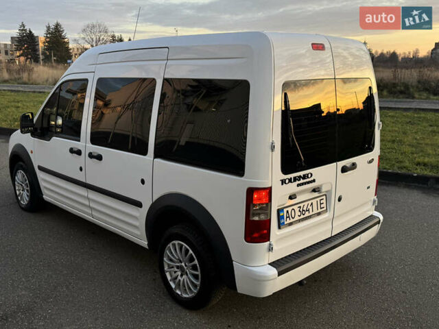 Белый Форд Турнео Коннект, объемом двигателя 1.8 л и пробегом 216 тыс. км за 6700 $, фото 4 на Automoto.ua