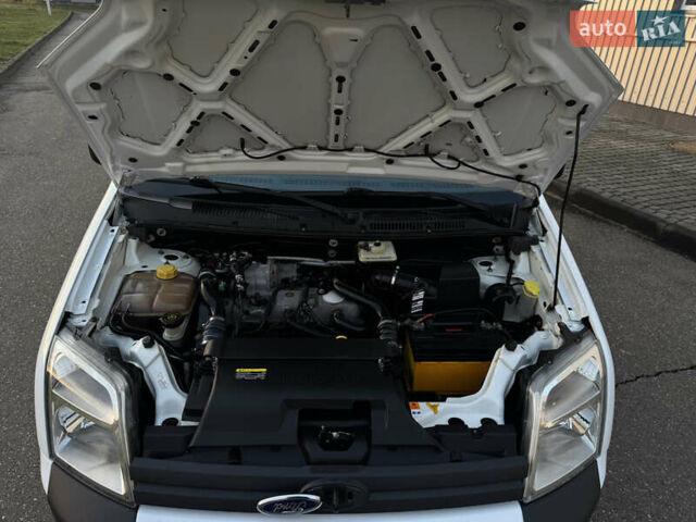 Белый Форд Турнео Коннект, объемом двигателя 1.8 л и пробегом 216 тыс. км за 6700 $, фото 28 на Automoto.ua