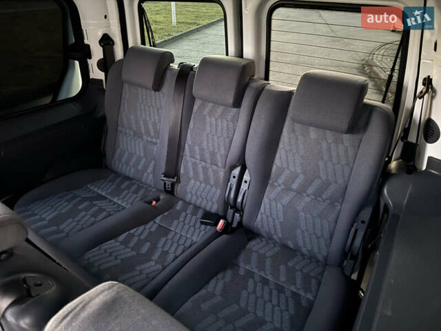 Белый Форд Турнео Коннект, объемом двигателя 1.8 л и пробегом 216 тыс. км за 6700 $, фото 17 на Automoto.ua