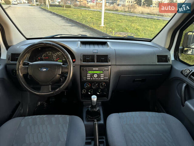 Белый Форд Турнео Коннект, объемом двигателя 1.8 л и пробегом 216 тыс. км за 6700 $, фото 18 на Automoto.ua