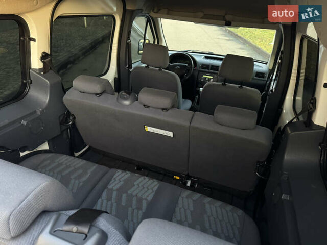 Белый Форд Турнео Коннект, объемом двигателя 1.8 л и пробегом 216 тыс. км за 6700 $, фото 11 на Automoto.ua