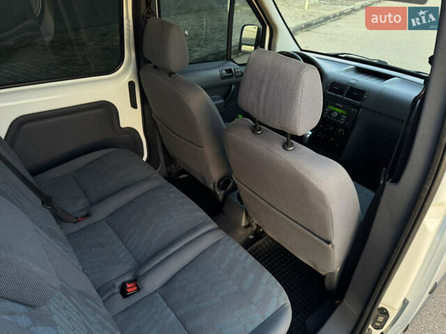 Белый Форд Турнео Коннект, объемом двигателя 1.8 л и пробегом 216 тыс. км за 6700 $, фото 12 на Automoto.ua