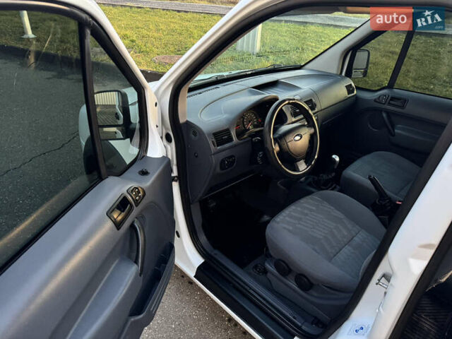 Белый Форд Турнео Коннект, объемом двигателя 1.8 л и пробегом 216 тыс. км за 6700 $, фото 19 на Automoto.ua