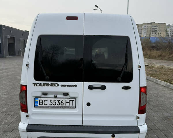 Белый Форд Турнео Коннект, объемом двигателя 1.75 л и пробегом 292 тыс. км за 4600 $, фото 4 на Automoto.ua