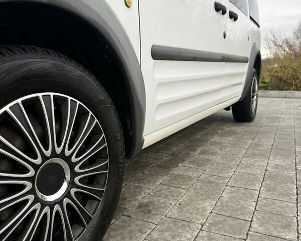 Белый Форд Турнео Коннект, объемом двигателя 1.75 л и пробегом 292 тыс. км за 4600 $, фото 5 на Automoto.ua