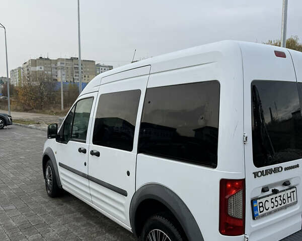 Белый Форд Турнео Коннект, объемом двигателя 1.75 л и пробегом 292 тыс. км за 4600 $, фото 3 на Automoto.ua