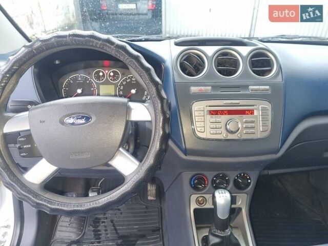 Белый Форд Турнео Коннект, объемом двигателя 1.75 л и пробегом 330 тыс. км за 5200 $, фото 10 на Automoto.ua