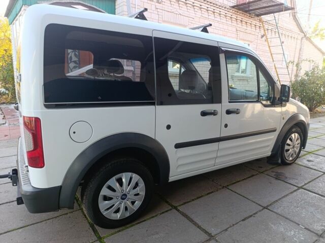 Белый Форд Турнео Коннект, объемом двигателя 1.8 л и пробегом 213 тыс. км за 5700 $, фото 6 на Automoto.ua