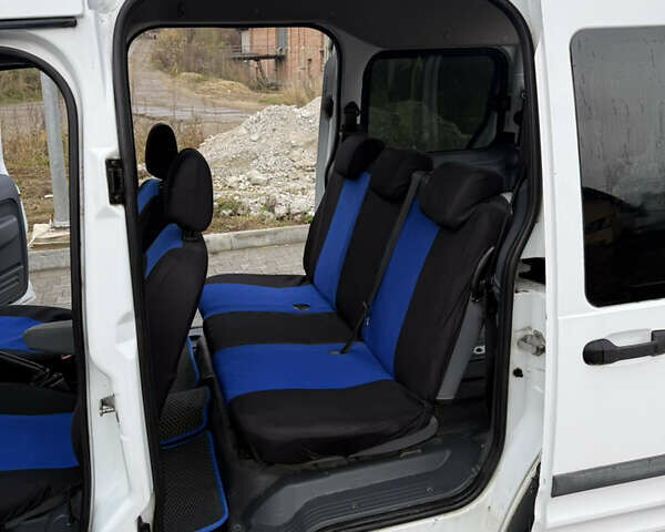 Белый Форд Турнео Коннект, объемом двигателя 1.75 л и пробегом 292 тыс. км за 4600 $, фото 10 на Automoto.ua