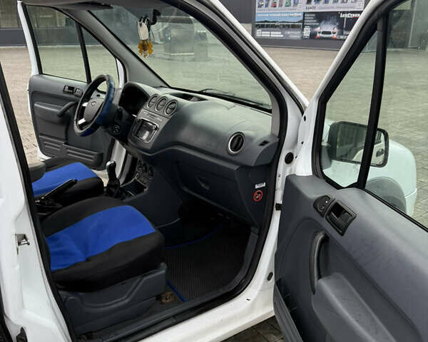 Белый Форд Турнео Коннект, объемом двигателя 1.75 л и пробегом 292 тыс. км за 4600 $, фото 14 на Automoto.ua