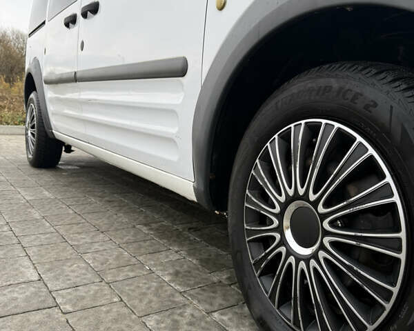 Белый Форд Турнео Коннект, объемом двигателя 1.75 л и пробегом 292 тыс. км за 4600 $, фото 6 на Automoto.ua