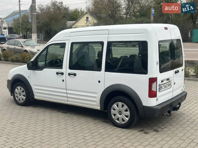 Белый Форд Турнео Коннект, объемом двигателя 1.8 л и пробегом 190 тыс. км за 7750 $, фото 2 на Automoto.ua