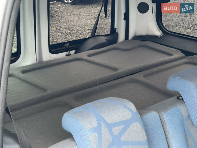 Белый Форд Турнео Коннект, объемом двигателя 1.75 л и пробегом 330 тыс. км за 5450 $, фото 22 на Automoto.ua