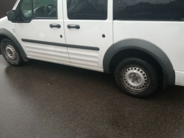 Белый Форд Турнео Коннект, объемом двигателя 1.8 л и пробегом 266 тыс. км за 7000 $, фото 2 на Automoto.ua