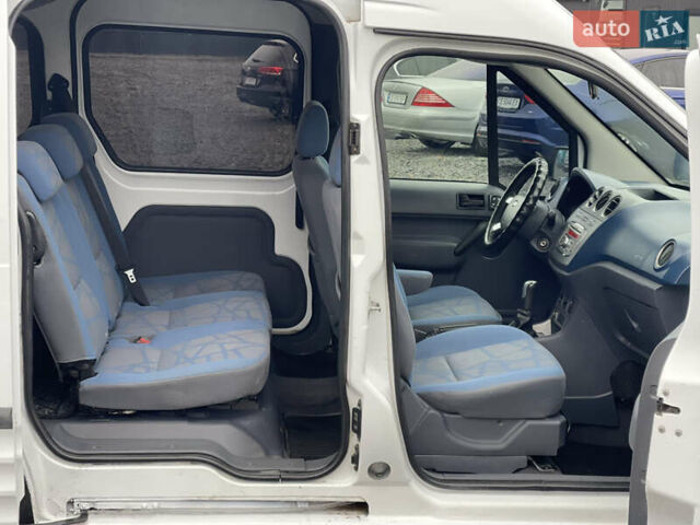 Белый Форд Турнео Коннект, объемом двигателя 1.75 л и пробегом 330 тыс. км за 5450 $, фото 18 на Automoto.ua