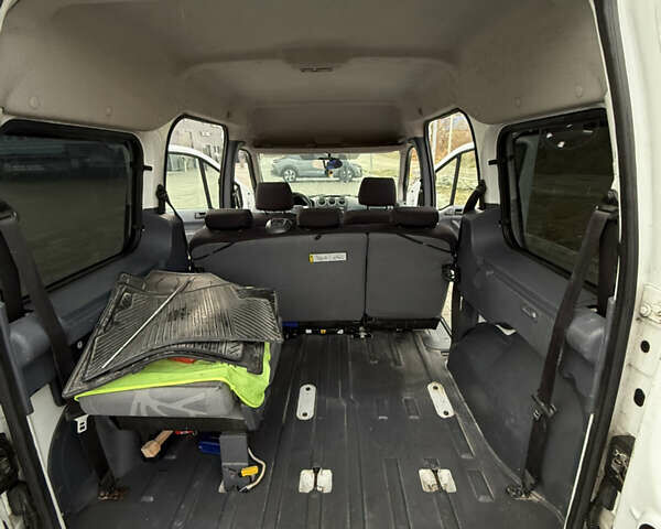 Белый Форд Турнео Коннект, объемом двигателя 1.75 л и пробегом 292 тыс. км за 4600 $, фото 12 на Automoto.ua