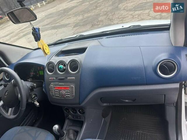 Белый Форд Турнео Коннект, объемом двигателя 1.8 л и пробегом 280 тыс. км за 7800 $, фото 8 на Automoto.ua