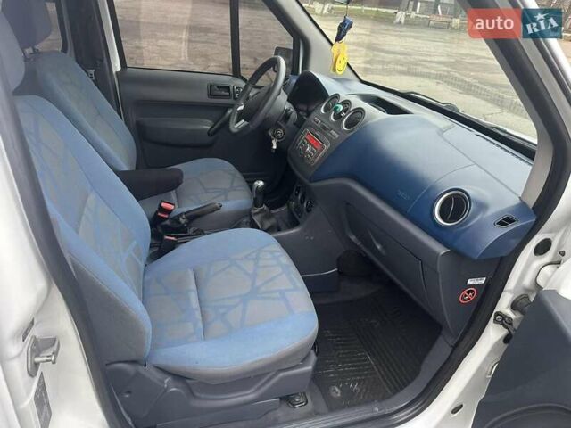 Белый Форд Турнео Коннект, объемом двигателя 1.8 л и пробегом 280 тыс. км за 7800 $, фото 13 на Automoto.ua