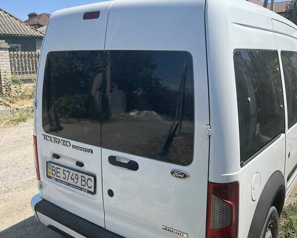 Белый Форд Турнео Коннект, объемом двигателя 1.8 л и пробегом 190 тыс. км за 6300 $, фото 3 на Automoto.ua