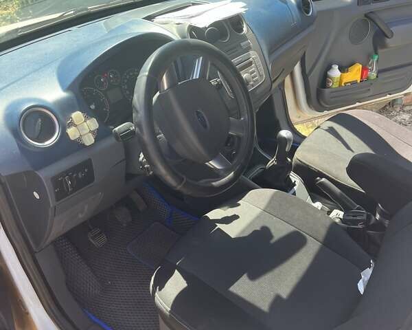 Білий Форд Турнео Коннект, об'ємом двигуна 1.8 л та пробігом 190 тис. км за 6300 $, фото 6 на Automoto.ua