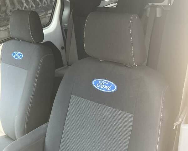 Белый Форд Турнео Коннект, объемом двигателя 1.8 л и пробегом 190 тыс. км за 6300 $, фото 7 на Automoto.ua