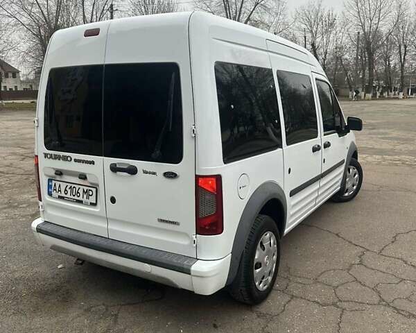 Белый Форд Турнео Коннект, объемом двигателя 1.8 л и пробегом 280 тыс. км за 7800 $, фото 3 на Automoto.ua