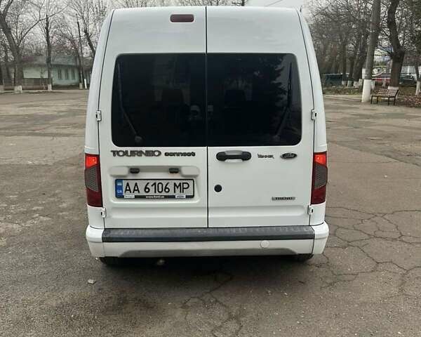 Белый Форд Турнео Коннект, объемом двигателя 1.8 л и пробегом 280 тыс. км за 7800 $, фото 6 на Automoto.ua