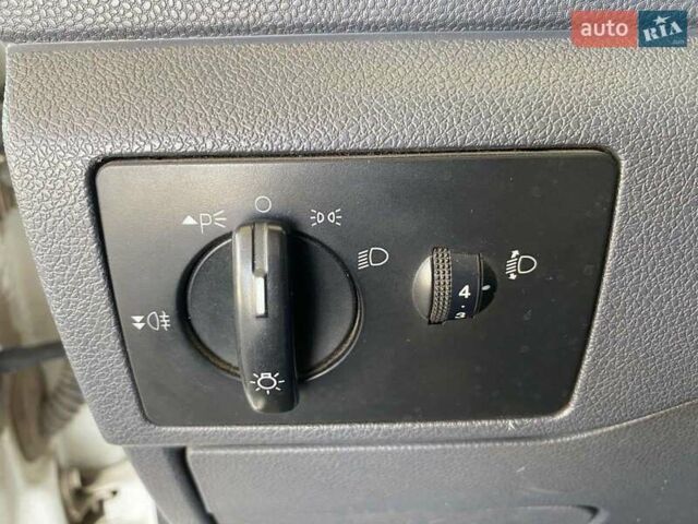 Белый Форд Турнео Коннект, объемом двигателя 1.75 л и пробегом 290 тыс. км за 5999 $, фото 23 на Automoto.ua