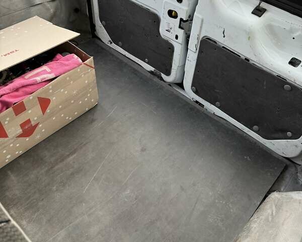 Форд Турнео Коннект 2012 в Николаеве на Automoto.ua Белый Форд Турнео Коннект, объемом двигателя 1.76 л и пробегом 230 тыс. км за 5200 $, фото 1 на Automoto.ua