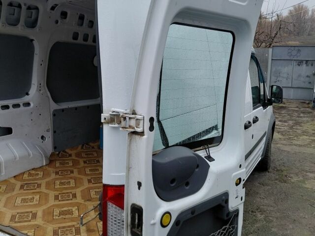 Білий Форд Турнео Коннект, об'ємом двигуна 2 л та пробігом 164 тис. км за 6700 $, фото 14 на Automoto.ua