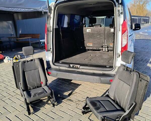 Білий Форд Турнео Коннект, об'ємом двигуна 1.56 л та пробігом 241 тис. км за 9900 $, фото 15 на Automoto.ua