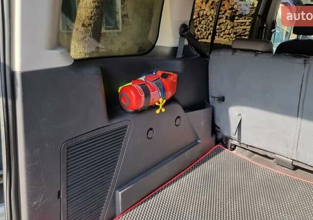 Белый Форд Турнео Коннект, объемом двигателя 1.56 л и пробегом 305 тыс. км за 8500 $, фото 6 на Automoto.ua