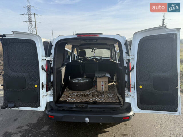 Белый Форд Турнео Коннект, объемом двигателя 1.6 л и пробегом 305 тыс. км за 9500 $, фото 7 на Automoto.ua