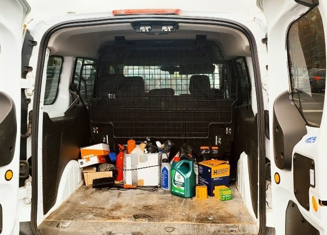 Белый Форд Турнео Коннект, объемом двигателя 1.5 л и пробегом 150 тыс. км за 13500 $, фото 11 на Automoto.ua