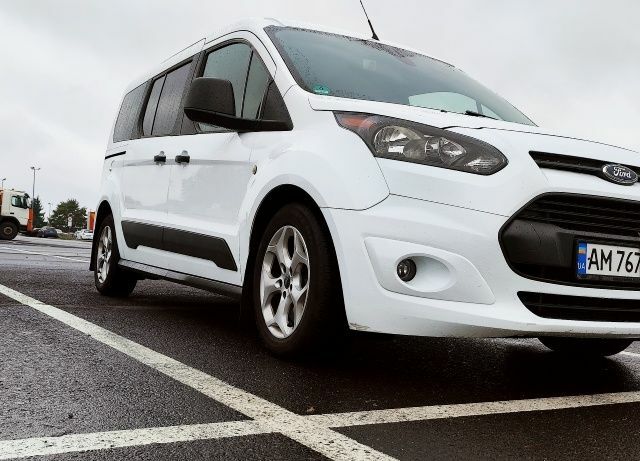 Белый Форд Турнео Коннект, объемом двигателя 1.5 л и пробегом 150 тыс. км за 13500 $, фото 13 на Automoto.ua