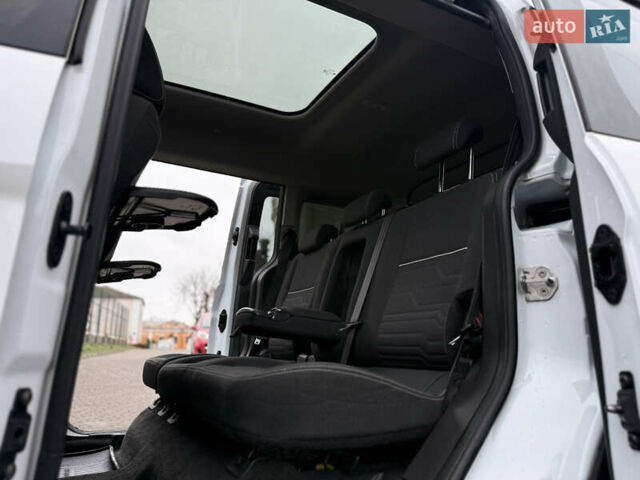 Белый Форд Турнео Коннект, объемом двигателя 1.5 л и пробегом 247 тыс. км за 13199 $, фото 81 на Automoto.ua