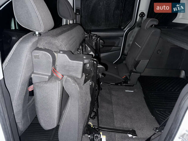 Белый Форд Турнео Коннект, объемом двигателя 1.5 л и пробегом 247 тыс. км за 13199 $, фото 115 на Automoto.ua