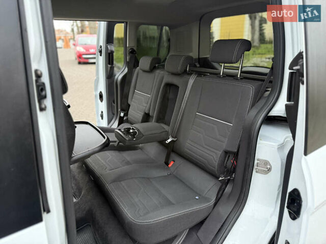 Белый Форд Турнео Коннект, объемом двигателя 1.5 л и пробегом 247 тыс. км за 13199 $, фото 80 на Automoto.ua