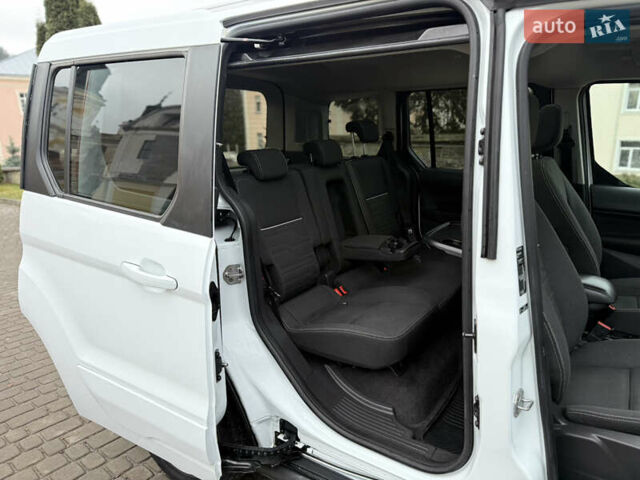 Белый Форд Турнео Коннект, объемом двигателя 1.5 л и пробегом 247 тыс. км за 13199 $, фото 89 на Automoto.ua