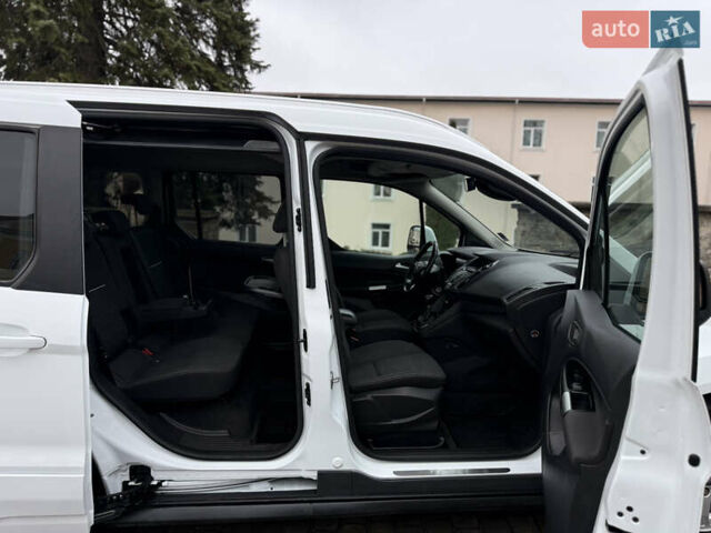 Белый Форд Турнео Коннект, объемом двигателя 1.5 л и пробегом 247 тыс. км за 13199 $, фото 84 на Automoto.ua